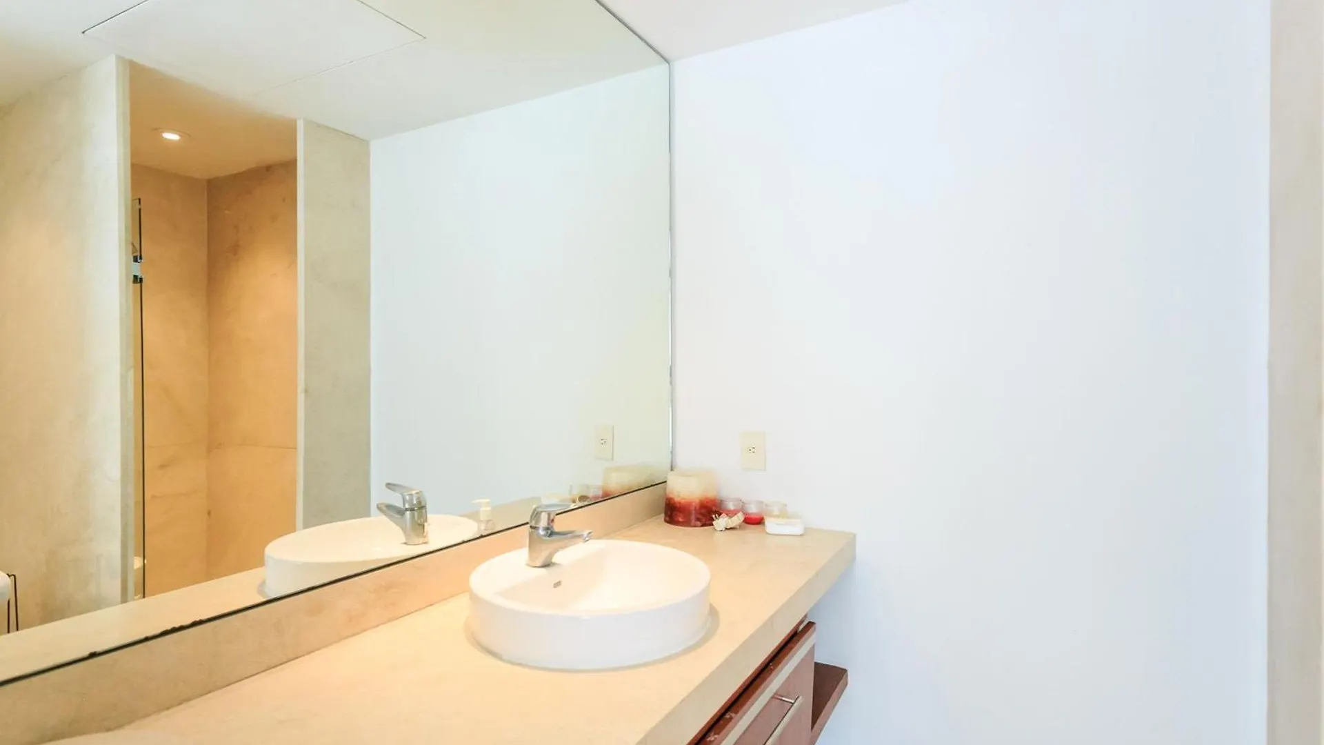 Spacious Magia Condo Steps To The Beach & 5Th Ave Playa del Carmen Lägenhet
