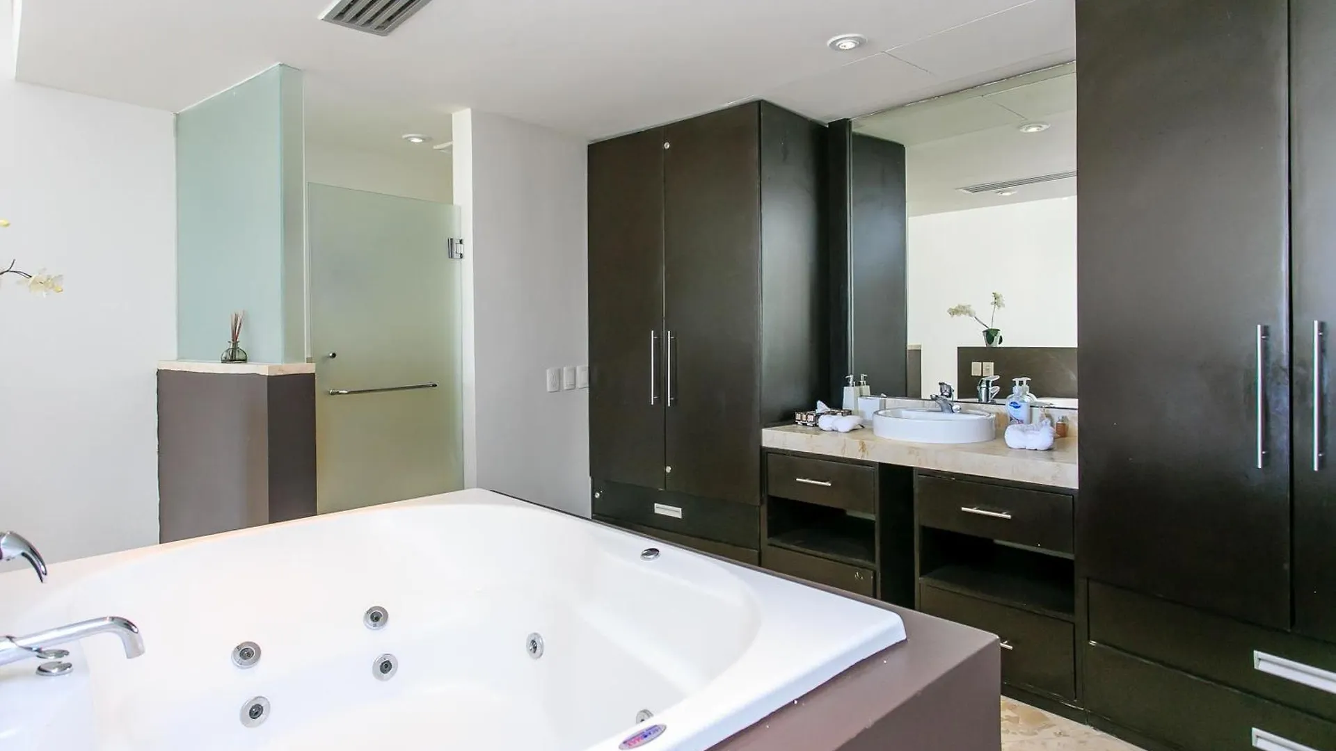 Spacious Magia Condo Steps To The Beach & 5Th Ave Playa del Carmen Lägenhet