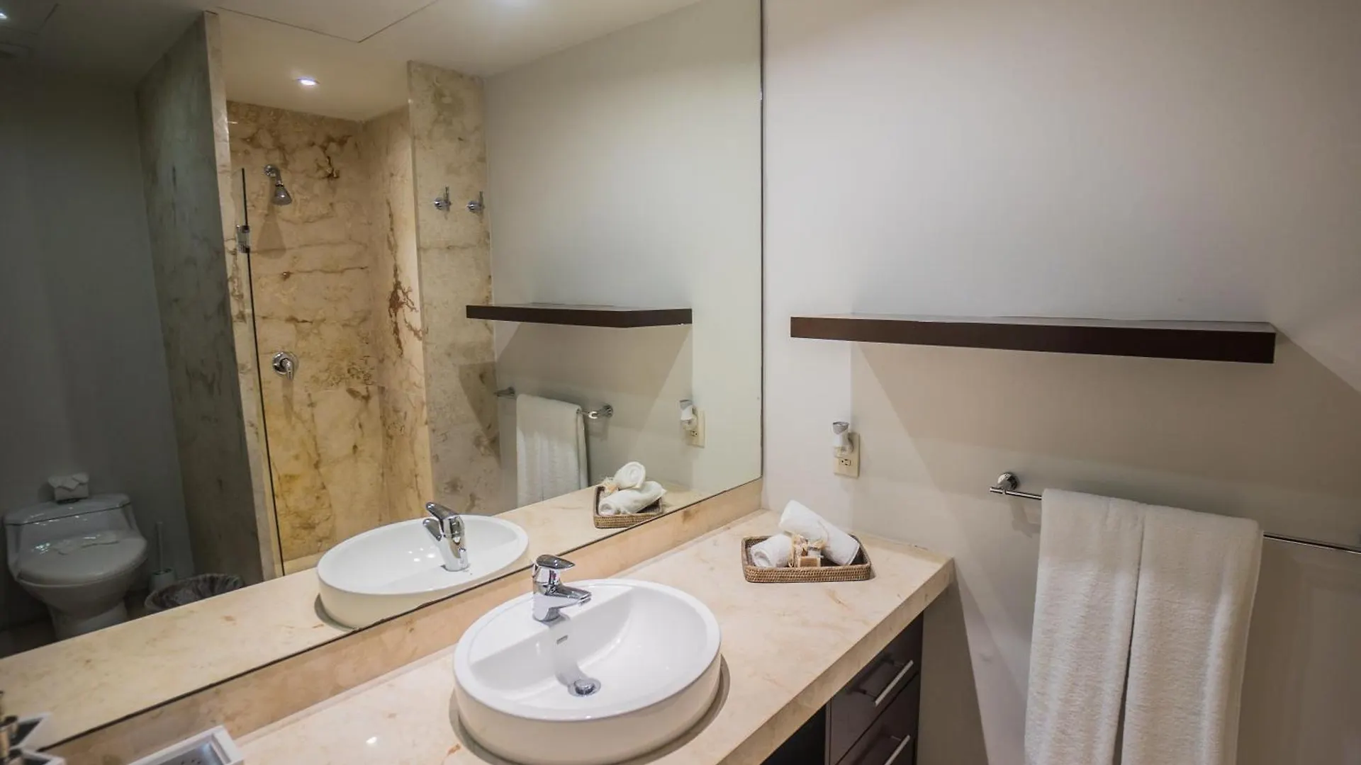 Spacious Magia Condo Steps To The Beach & 5Th Ave Playa del Carmen Apartamento
