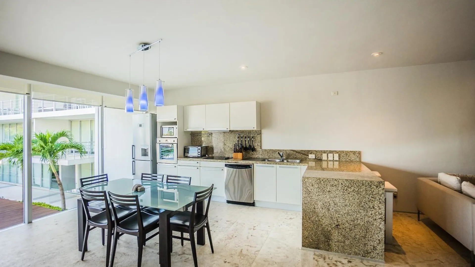 Spacious Magia Condo Steps To The Beach & 5Th Ave Playa del Carmen 0*,  México